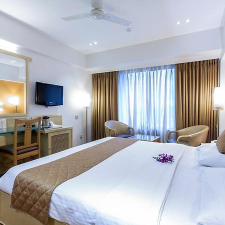 The Royal Orchid Hotel, Chembur Мумбай Екстериор снимка