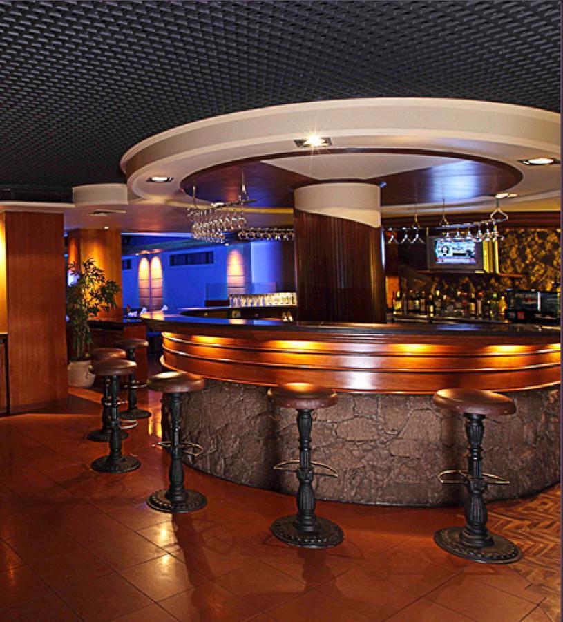 The Royal Orchid Hotel, Chembur Мумбай Екстериор снимка