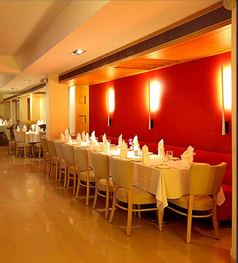 The Royal Orchid Hotel, Chembur Мумбай Екстериор снимка