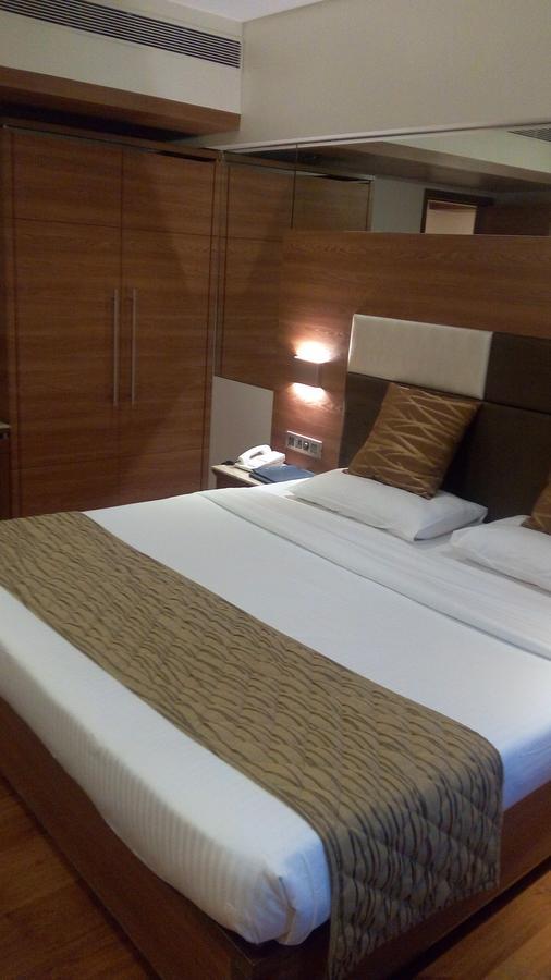 The Royal Orchid Hotel, Chembur Мумбай Екстериор снимка