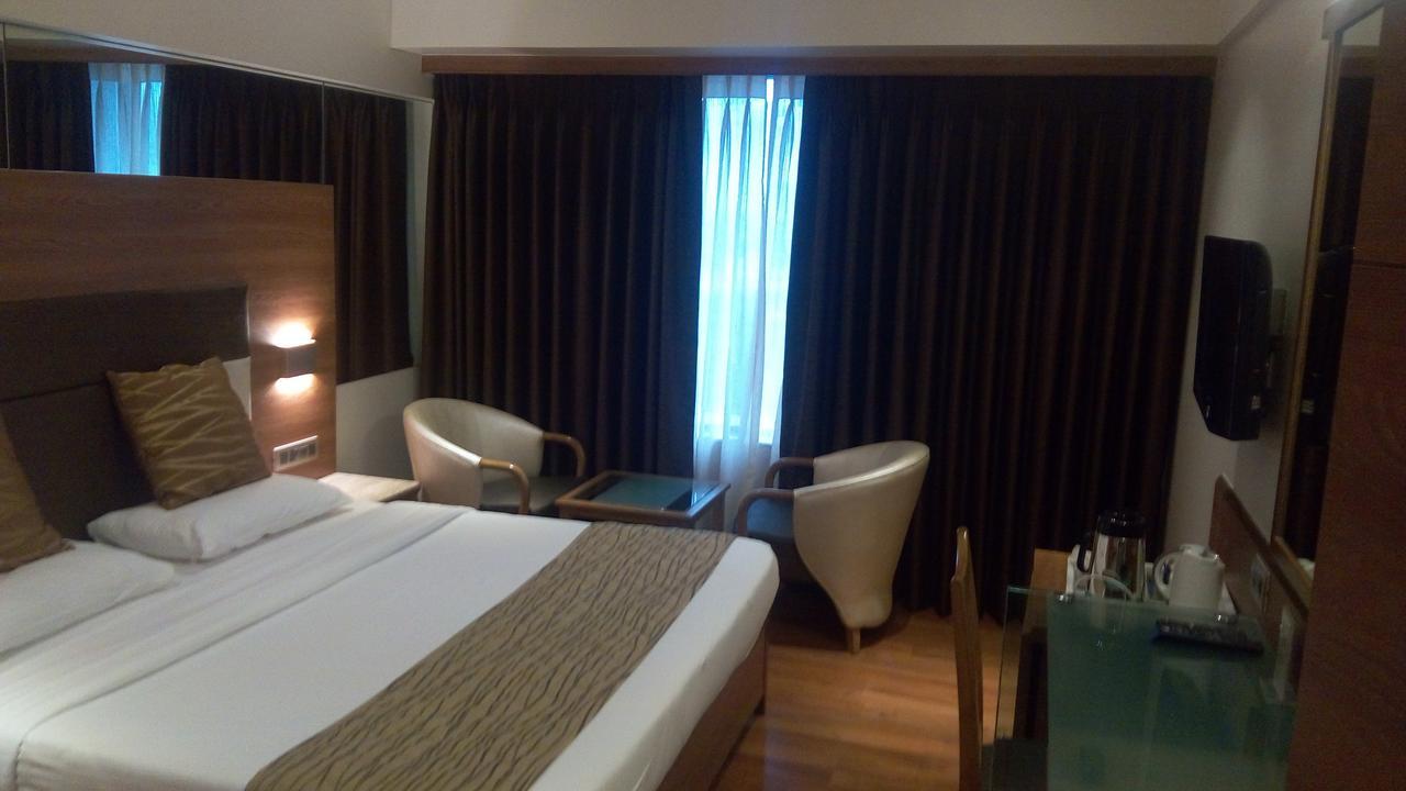 The Royal Orchid Hotel, Chembur Мумбай Екстериор снимка