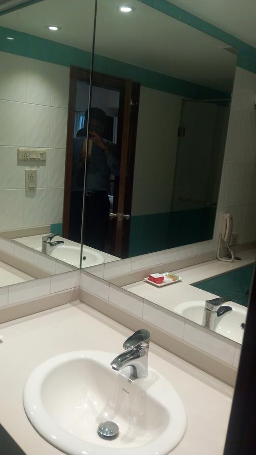 The Royal Orchid Hotel, Chembur Мумбай Екстериор снимка