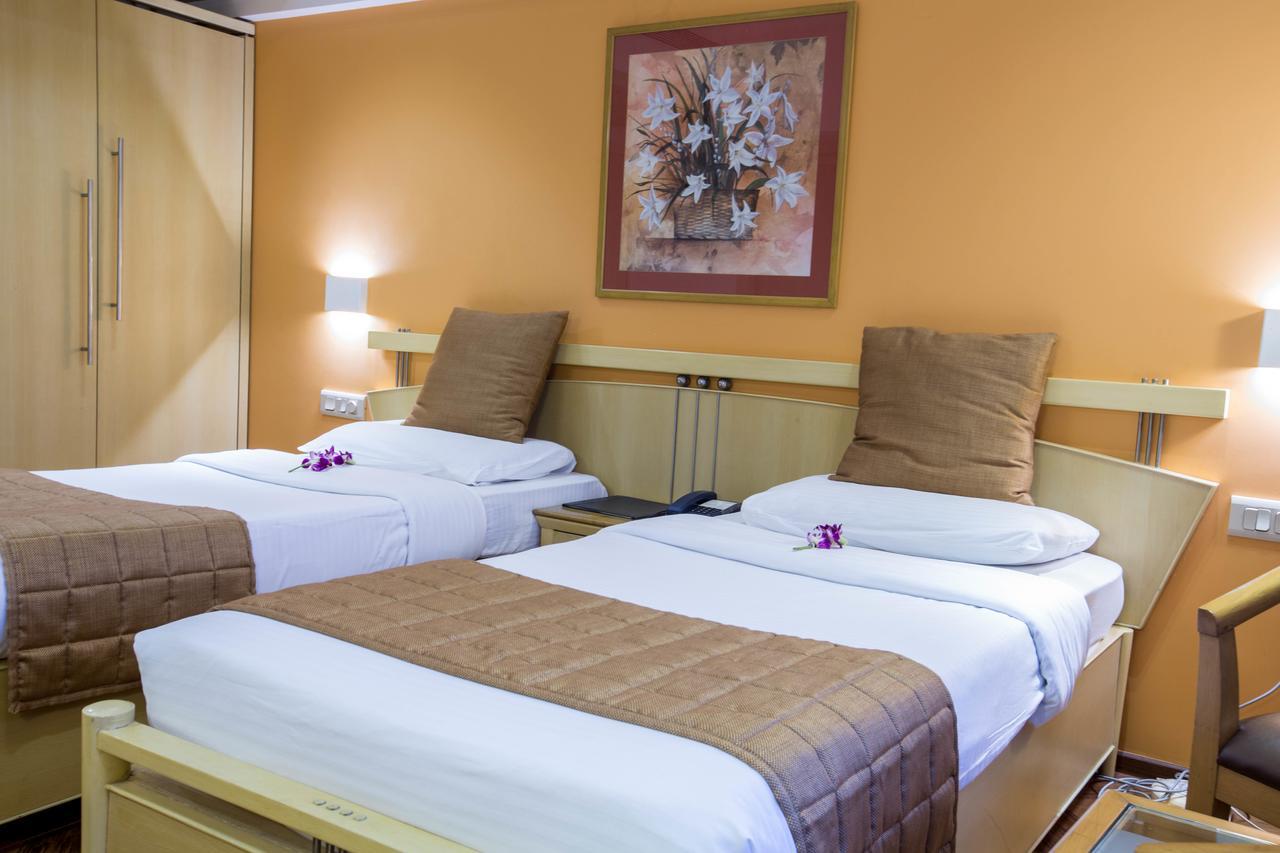 The Royal Orchid Hotel, Chembur Мумбай Екстериор снимка