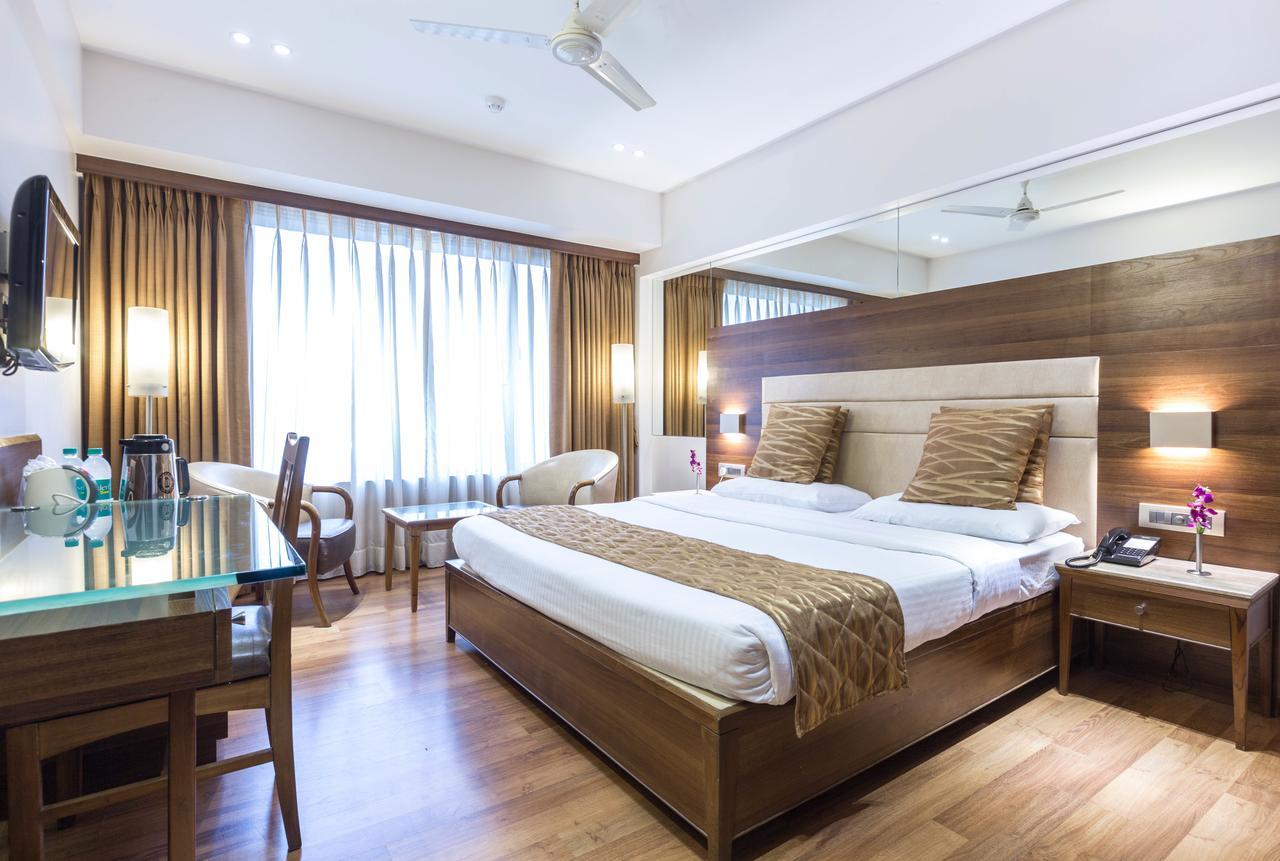 The Royal Orchid Hotel, Chembur Мумбай Екстериор снимка